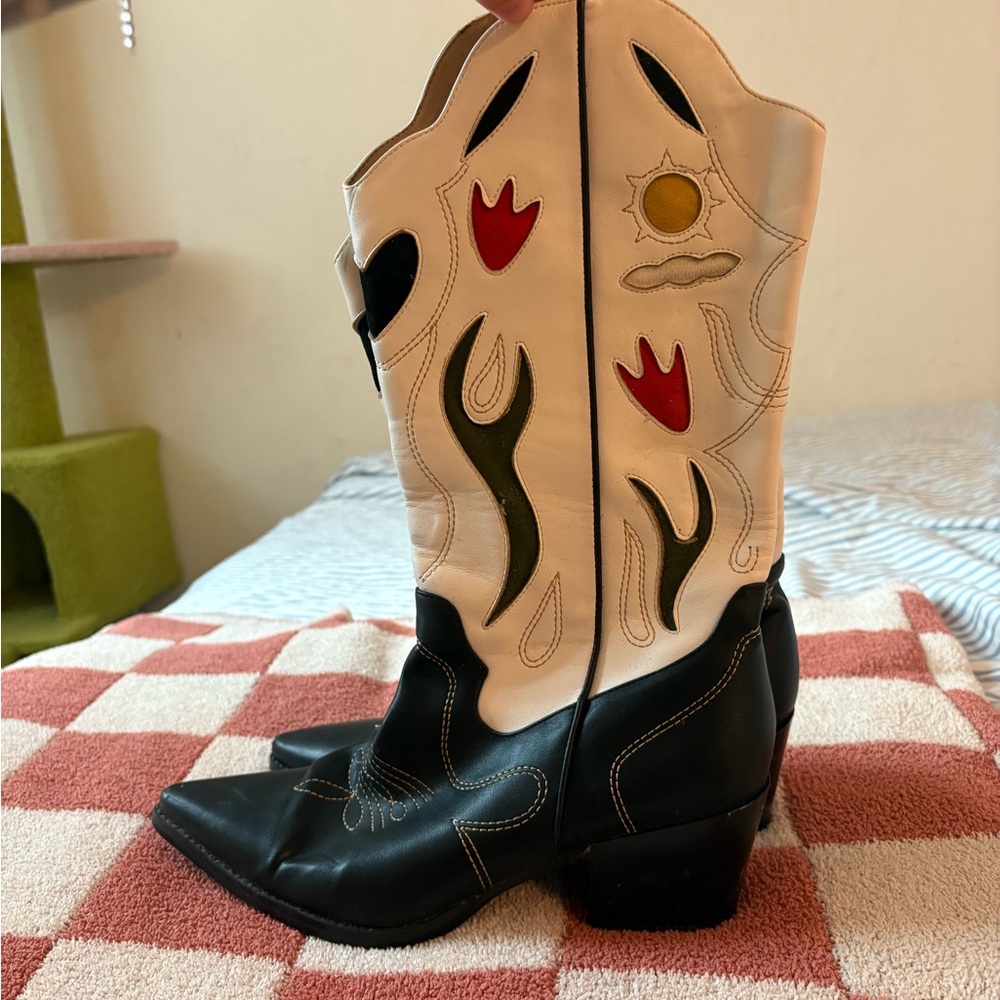 Stylish Black and Cream Western Boots